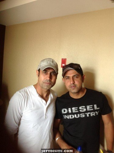 Binnu-Dhillon-And-Gippy-Grewal-600x803