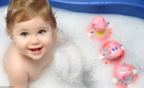 Baby-Bathing-