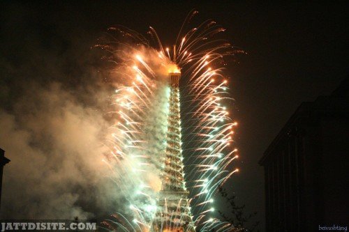 Beautiful-Fireworks-On-Bastille-Day