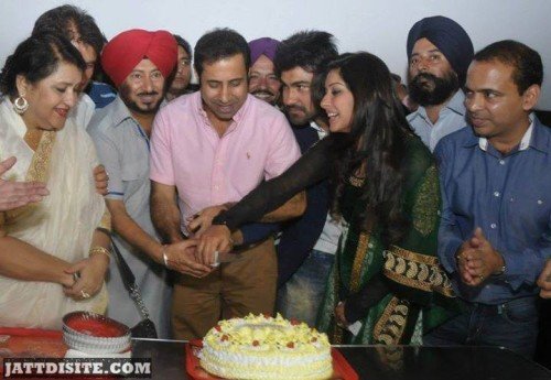 Binnu Dhillon clebrating  Happy birth day with friends