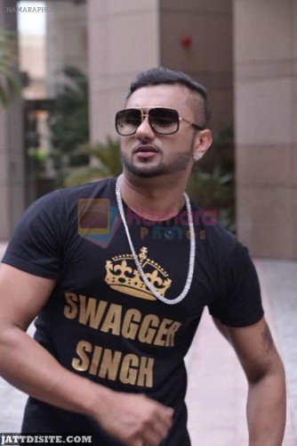 Honey Singh Side pose