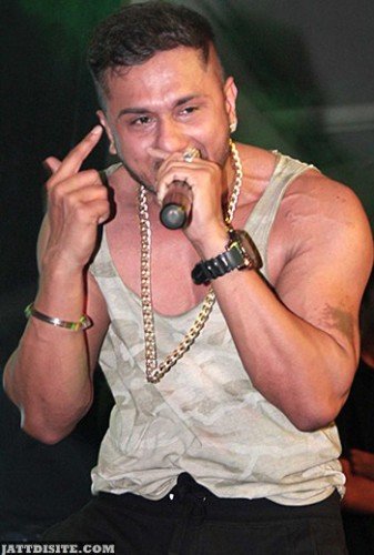 Honey Singh superstar look