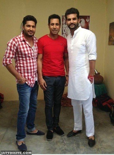 biinu dhillon With other 2 singers