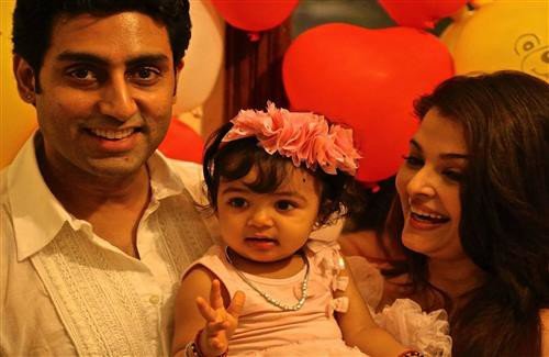 Abhishek Bachchan With His Wife & Daughter