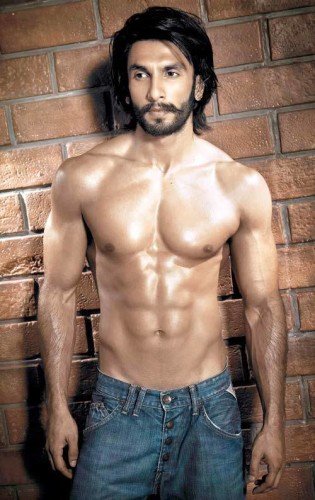 Ranveer Singh Showing His Body (2)