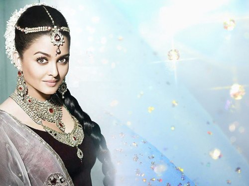 Shiny Looks OF Aishwarya Rai