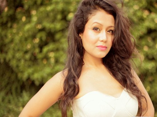 1413615828_neha_kakkar_1200_full_resolution_high_quality_hd_images