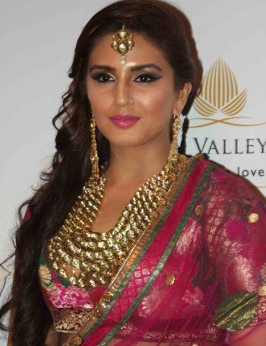 Huma Qureshi Looking Awesome