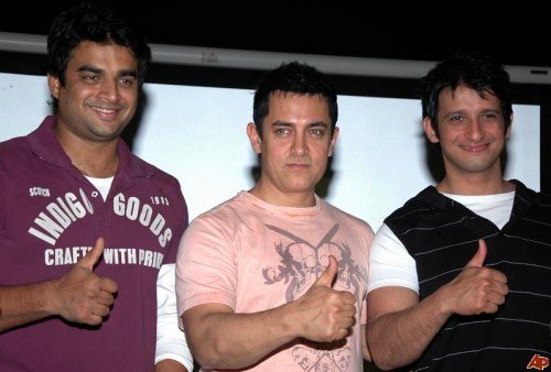 Sharman Joshi, Aamir Khan, Madhvan with Thumbs Up