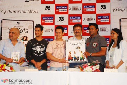 Sharman Joshi, Aamir Khan, R Madhavan Promoting 3 Idiots
