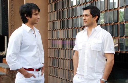 Sharman Joshi Talking To Sanjay Suri