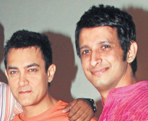 Sharman Joshi And Aamir Khan Smiling