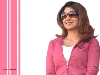 Shilpa Shetty With Brown Goggles