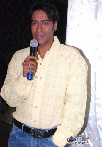 Ajay Devgan on Mic Photo