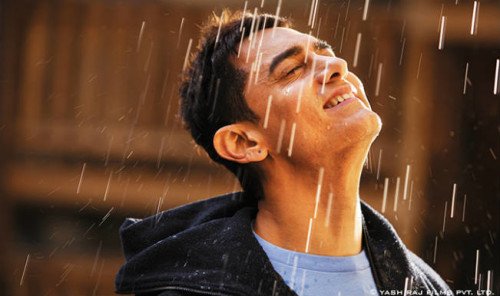 Amir Khan Enjoying The Rain
