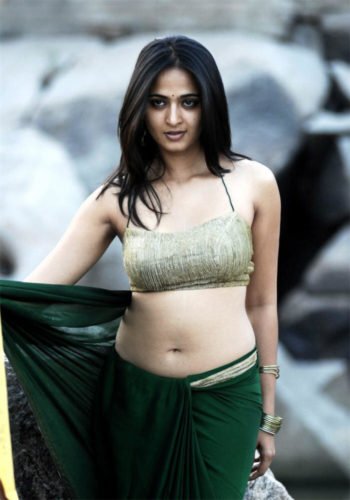 Anushka Shetty Green Saree Sizzling Sexy Still