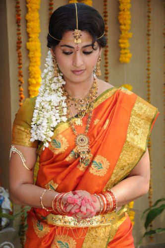 Anushka Shetty Sizzling Pic In Traditional Saree