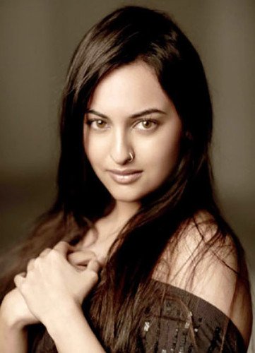 Attractive Look-Sonakshi Sinha