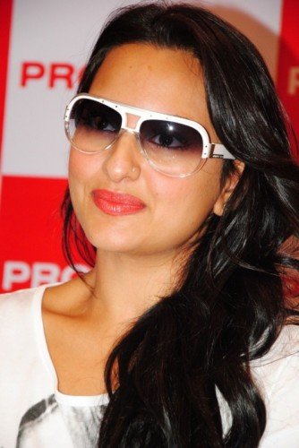 Beautiful Bollywood Star-Sonakshi Sinha