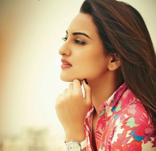 Cute Looks OF Sonakshi