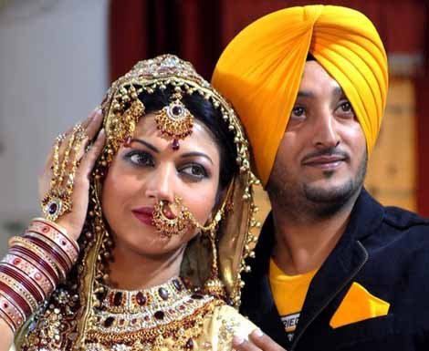 Pakistani actress Sana (L) dressed as bride and Indian singer and actor Inderjit Singh Nikku (R) pose during the shooting of the movie 'Dil Pardesi Ho Gaya' in Amritsar on December 29, 2011. Sana and Haya visited the city during shooting of their first Punjabi film 'Dil Pardesi Ho Gaya' directed by Thakur Tapasvi and produced by Raj Kumar. AFP PHOTO/ NARINDER NANU (Photo credit should read NARINDER NANU/AFP/Getty Images)