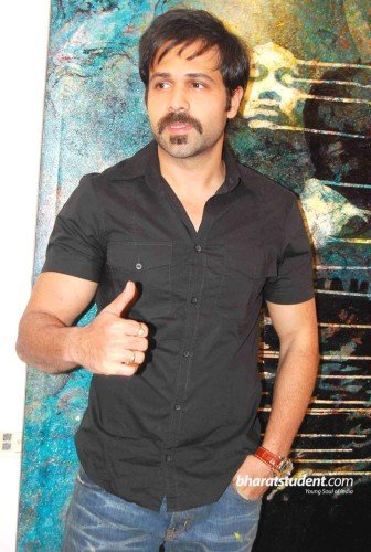 Emraan Hashmi Showing Gud Luck Thumb