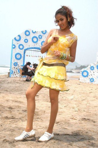 Genelia in Yeloo Short Skirt