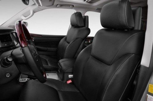 Lexus LX 570 Front Seat