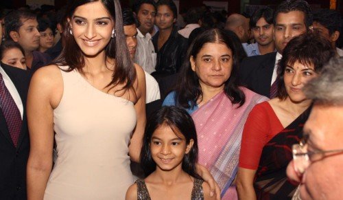 Maneka Gandhi & Sonam Kapoor At The Inauguration PFA Fundraiser Exhibition