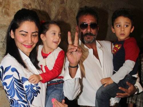 Sanjay Dutt With His Wife & Kids