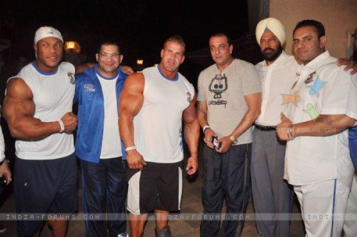 160470-sanjay-dutt-meets-sheru-classic-bodybuilding-contestants.jpg