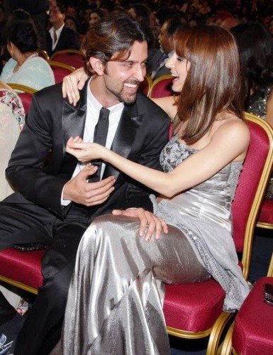Showing Love Hrithik Roshan With His wife