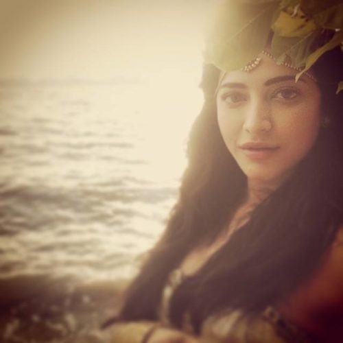 Shruti Haasan Pic With Sea