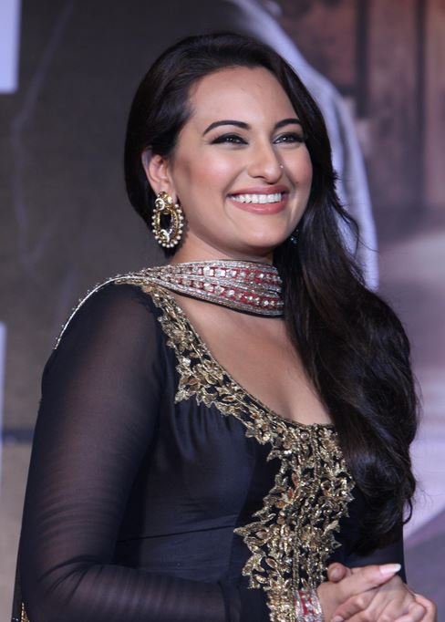  Sonakshi  Sinha In Traditional Tight Dress JattDiSite com